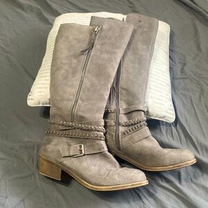 Women’s boots 7s ( grey)